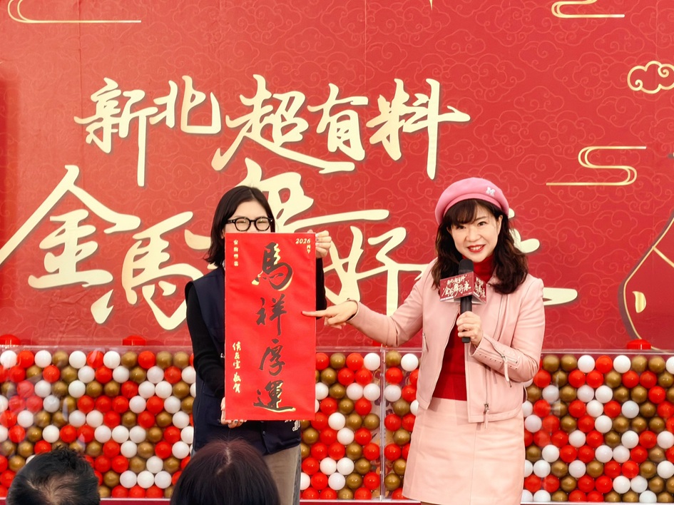 「新北超有料 金馬舞好康」新北年貨市集熱鬧讓民眾感受濃厚年味 4 %E7%B6%93%E7%99%BC%E5%B1%80%E9%95%B7%E7%9B%9B%E7%AD%B1%E8%93%89%E8%A1%A8%E7%A4%BA%EF%BC%8C%E4%BB%8A%E5%B9%B4%E7%B5%90%E5%90%88%E5%95%86%E5%9C%88%E3%80%81%E5%B8%82%E5%A0%B4%E5%8F%8A%E6%96%B0%E5%8C%97%E5%90%84%E5%A4%A7%E5%A0%B4%E9%A4%A8%EF%BC%8C%E5%85%B1%E5%90%8C%E6%8E%A8%E5%87%BA%E3%80%8C%E6%96%B0%E5%8C%97%E8%B6%85%E6%9C%89%E6%96%99%E9%87%91%E9%A6%AC%E8%88%9E%E5%A5%BD%E5%BA%B7%E3%80%8D%E7%B3%BB%E5%88%97%E6%B4%BB%E5%8B%95%EF%BC%8C%E4%BF%83%E9%80%B2%E5%9C%B0%E6%96%B9%E7%B6%93%E6%BF%9F%E7%99%BC%E5%B1%95%EF%BC%8C%E8%AE%93%E6%9B%B4%E5%A4%9A%E5%9C%A8%E5%9C%B0%E6%A5%AD%E8%80%85%E5%85%B1%E5%90%8C%E5%8F%97%E6%83%A0