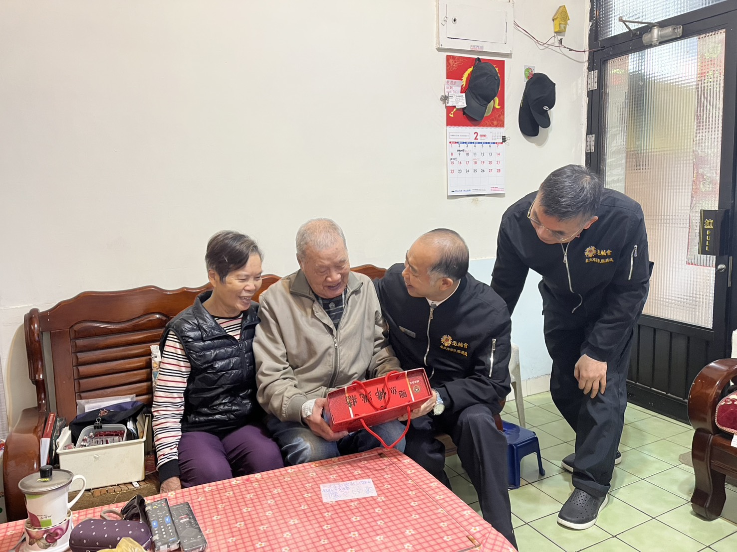 《圖說》102歲李玉德爺爺精神矍鑠，展現健康長壽的典範。〈臺北市榮服處提供〉