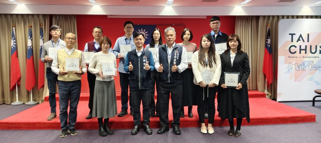 採購專業與用心 台中市政府表揚10位優良採購人員 2 %E5%8F%B0%E4%B8%AD%E5%B8%82%E6%94%BF%E5%BA%9C%E8%A1%A8%E6%8F%9A%E5%84%AA%E8%89%AF%E6%8E%A1%E8%B3%BC%E4%BA%BA%E5%93%A1