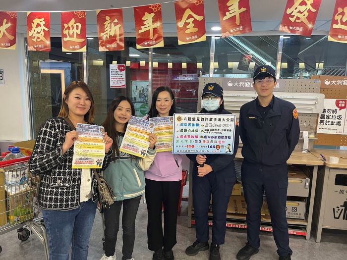 《圖說》中和警「機動派出所」，讓警察服務更貼近民眾。〈中和分局提供〉