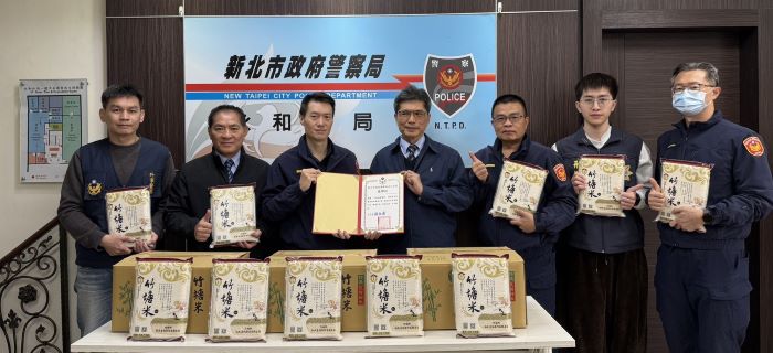 《圖說》永和分局回贈中和地區農會理事長呂弈陞等人感謝狀。〈永和分局提供〉