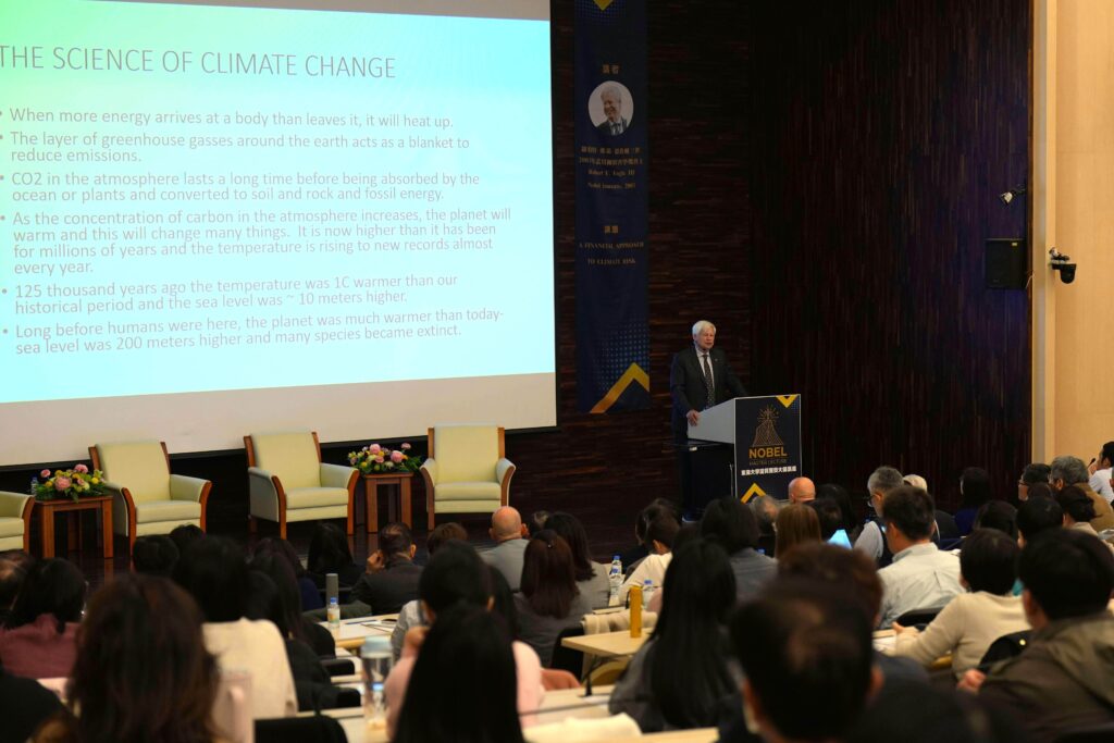 %E5%9C%96%E8%AA%AA%E4%BA%8C%EF%BC%8CEngle%E6%95%99%E6%8E%88%E4%BB%A5%E3%80%8CA Financial Approach to Climate Risk%EF%BC%88%E4%BB%A5%E8%B2%A1%E5%8B%99%E6%96%B9%E6%B3%95%E6%8E%A2%E8%A8%8E%E6%B0%A3%E5%80%99%E9%A2%A8%E9%9A%AA%EF%BC%89%E3%80%8D%E7%82%BA%E9%A1%8C%E7%99%BC%E8%A1%A8