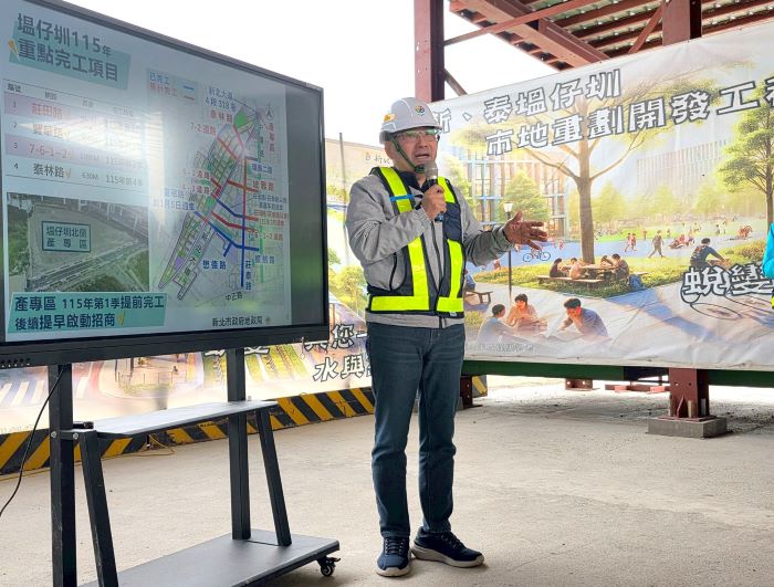 《圖說》市長侯友宜至塭仔圳視察橋梁預鑄廠。〈地政局提供〉