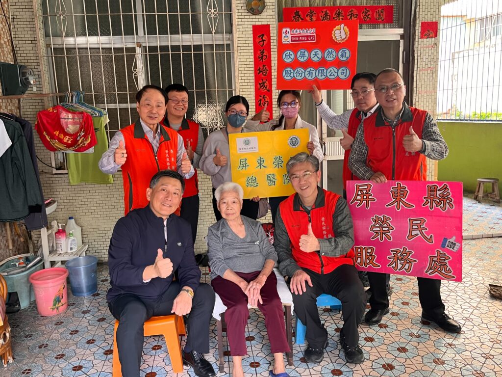 %E5%9C%96%E8%AA%AA3%EF%BC%9A%E5%B1%8F%E6%9D%B1%E7%B8%A3%E6%A6%AE%E6%9C%8D%E8%99%95%E3%80%81%E6%AC%A3%E5%B1%8F%E5%A4%A9%E7%84%B6%E6%B0%A3%E3%80%81%E5%B1%8F%E6%9D%B1%E6%A6%AE%E7%B8%BD%E5%90%8C%E4%BB%81%E8%88%87%E9%81%BA%E7%9C%B7%E5%90%88%E5%BD%B1 0