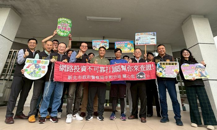 《圖說》中職前全壘打王「張泰山」慰問中和警，並參與識詐宣導活動，攜手提升全民防詐騙意識。〈中和分局提供〉