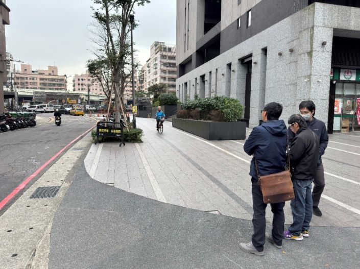 《圖說》土城分局規劃三處「隱藏版」臨時停車空間，解決採買年貨停車一位難求困擾。〈土城分局提供〉