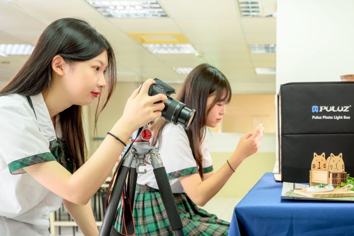 《圖說》樹人家商商業經營科店舖經營創藝商品特色課程。〈教育局提供〉