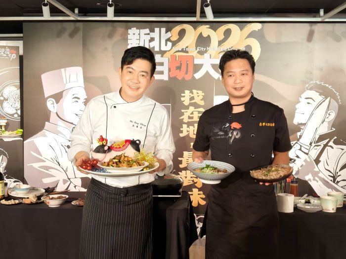 《圖說》出席記者會主廚展示現場烹飪佳餚。〈記者葉柏成攝〉