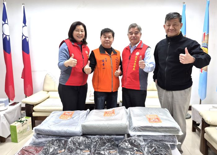 《圖說》黃幸一理事(左二)及與林振生處長（右二）、楊副處長(右一)、吳曉慧總幹事（左一）合影。〈新北榮服處提供〉