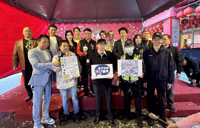 《圖說》板橋分局春節交通安全宣導，提醒行車安全觀念，確保交通順暢。〈板橋分局提供〉