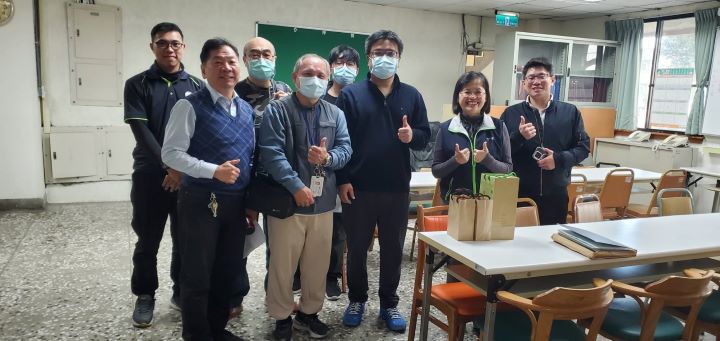 《圖說》北北區處長許一女〈右二〉率隊前往淡水馬偕紀念醫院，進行用電設備檢測及風險盤點。〈北北區處提供〉