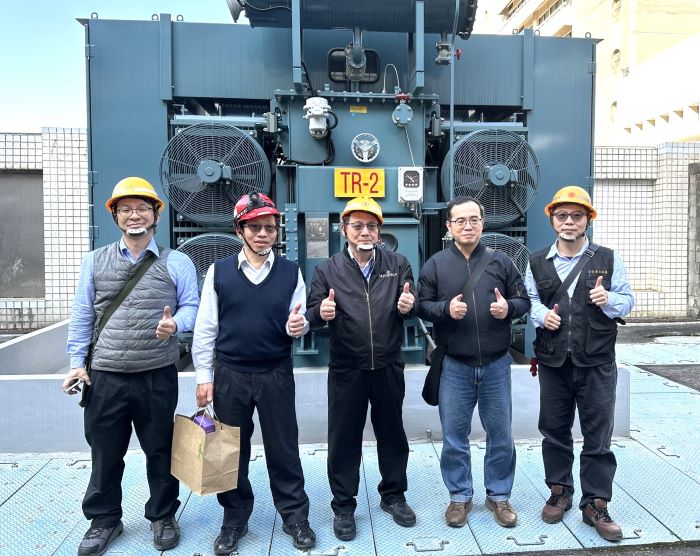 《圖說》台電北西區處處長徐進福（中）帶領台電外勤人員至林口長庚醫院進行用電宣導與技術交流。〈北西區處提供〉