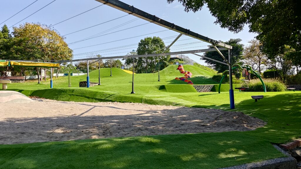 %E5%93%A1%E5%B1%B1%E5%85%AC%E5%9C%92%E6%BB%91%E8%8D%89%E5%9D%A13