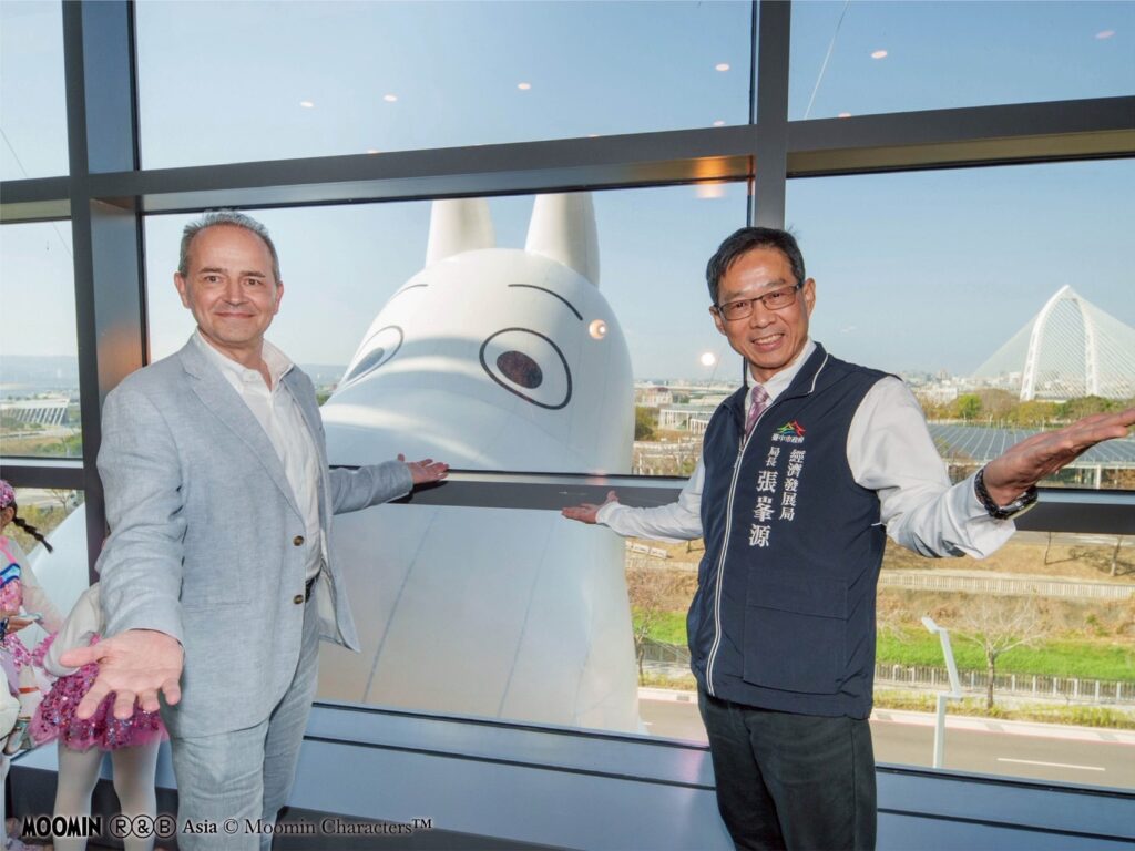 %E7%B6%93%E7%99%BC%E5%B1%80%E9%95%B7%E5%BC%B5%E5%B3%AF%E6%BA%90 %E5%8F%B3 %E5%8F%8A%E8%8A%AC%E8%98%AD%E5%95%86%E5%8B%99%E8%BE%A6%E4%BA%8B%E8%99%95%E8%91%89%E7%91%9E%E5%89%AF%E4%BB%A3%E8%A1%A8 %E5%B7%A6 %E8%88%87%E5%A7%86%E6%98%8E%E5%90%88%E5%BD%B1