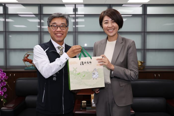 《圖說》南投縣榮服處長李毓錫拜會南投縣許淑華縣長。〈南投縣榮服處〉