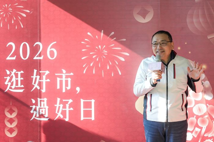 《圖說》侯友宜市長表示，距離除夕圍爐只剩3天採買期，傳統市場買氣很旺，但自初一開始，傳統市場將陸續休市，民眾也可以到超級市場和大賣場補貨。〈經發局提供〉