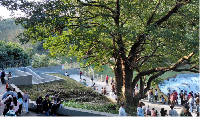 《圖說》無障礙通道讓多元族群都能更安心、近距離欣賞十分瀑布的獨特魅力。 〈觀旅局提供〉