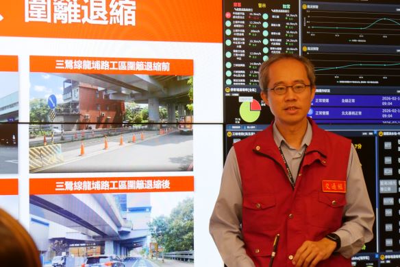 《圖說》交通局副局長朱建全指出因應春節連假，新北市大眾運輸服務不打烊。〈交通局提供〉