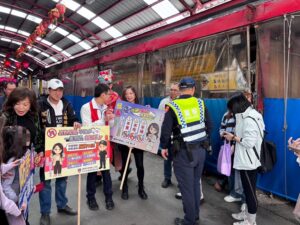 副市長發送開運金 警宣導反詐守護民眾財產 7 1771655458171