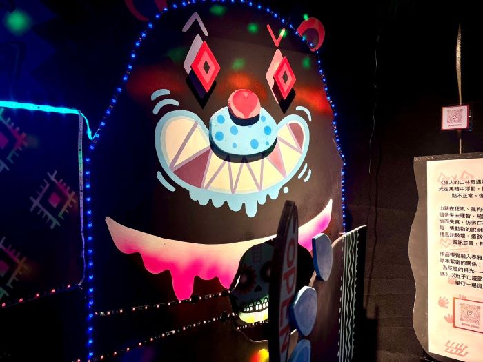 《圖說》《獵人的山林奇遇》黑熊竊笑,快樂得有點不正常,像是被城市文明迷幻。〈原民局提供〉