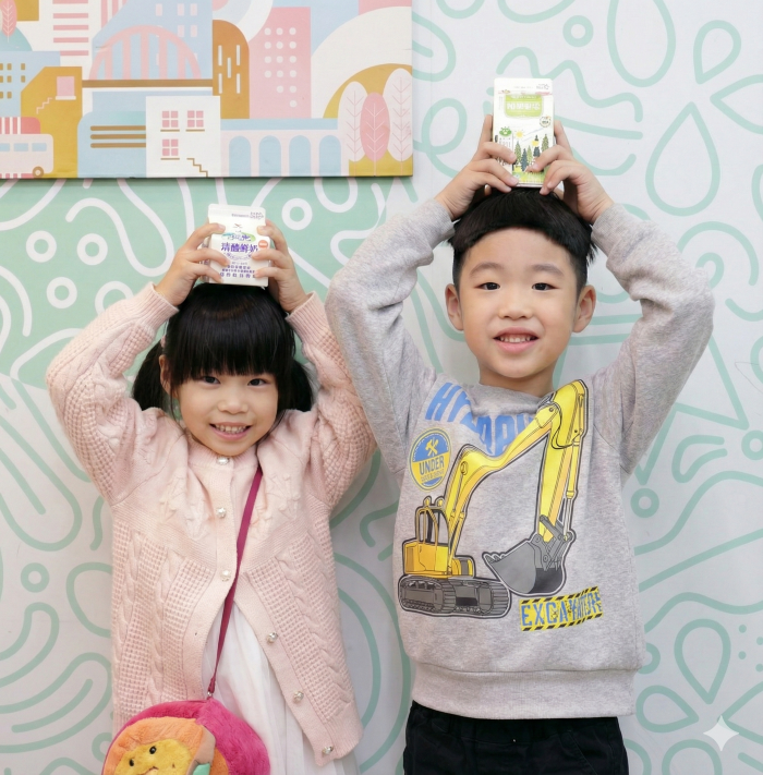《圖說》設籍新北市的2至12歲學齡與學齡前兒童，讓孩子在日常生活中養成穩定飲用習慣，同時減輕家庭負擔。〈教育局提供〉