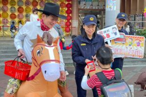警察熊寶貝迎開學 內湖警交安護童最安心 6 %E4%B8%80 213