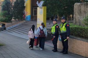 警察熊寶貝迎開學 內湖警交安護童最安心 9 %E5%9B%9B 32