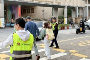 年後開學首日 南港警守護學童安心上學 20 MEITU 20260223 111623793