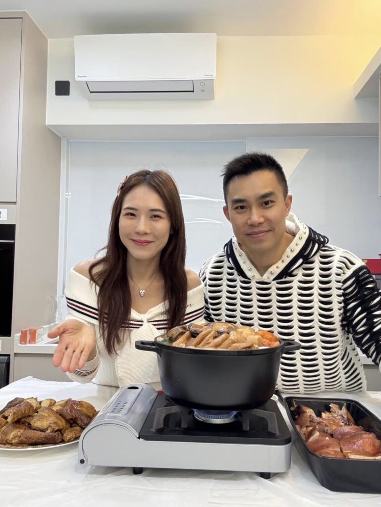 團團圓圓!吳申梅除夕守香港小家庭 米其林盆菜年味拉滿 15 下午4.22 2026 2 23的影像 1