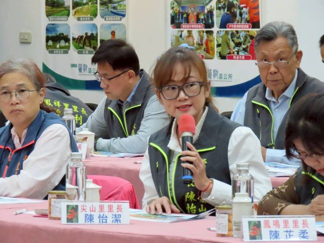 行動治理前進三鶯 侯:感謝里長衝鋒陷陣讓新北越來越好 16 《圖說》在地里長反映地方意見。〈民政局提供〉