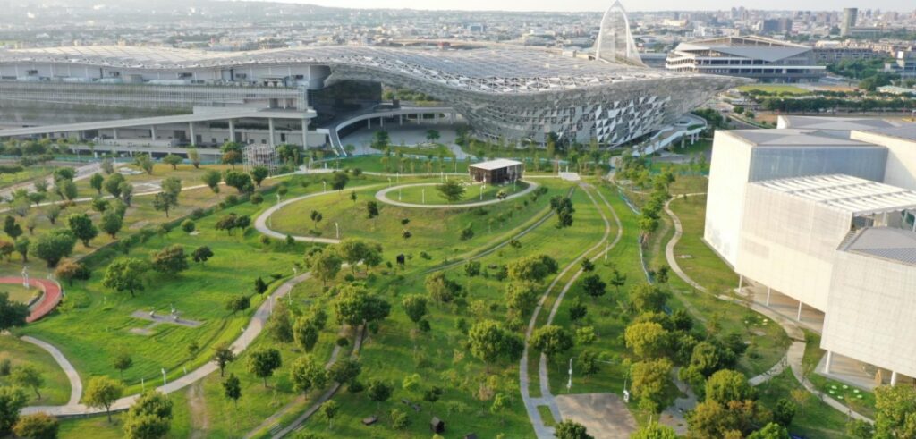 第13屆「台灣景觀大獎」 中市建設局奪四項殊榮 4 04 中央公園綠環境整合計畫 台中國際會展中心 綠美圖 榮獲工商業與園區類佳作