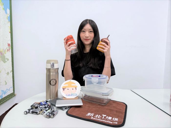 《圖說》環保局邀請民眾參與「資收知識燈謎站」活動，一同減塑把好禮帶回家。〈環保局提供〉