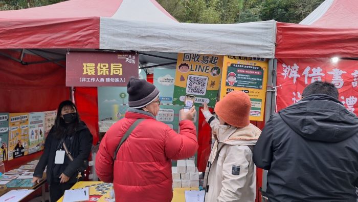 《圖說》民眾有回收分類疑問可至新北市環保局資源回收資訊網「回收物品易查通」查詢或加入@827tajwk易查通LINE官方帳號。〈環保局提供〉