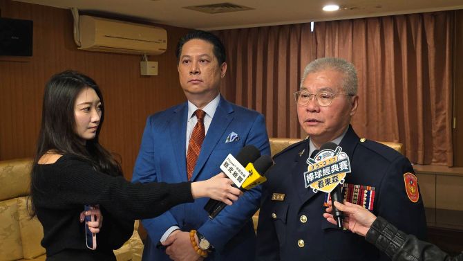 助維護治安激勵士氣 品豐大中華贈新北警百萬破案慰勉金 5 《圖說》警察局長方仰寧強調,該筆捐款將妥善運用於強化治安維護能量,並慰勉在執行勤務及破案過程中表現傑出、辛勤付出的員警。〈刑大提供〉