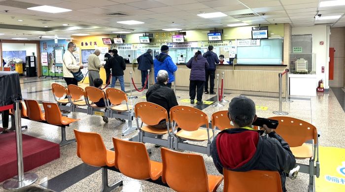 《圖說》新北市立聯合醫院領藥櫃檯。〈衛生局提供〉