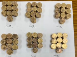 粗糙假50元硬幣露餡 信義警一舉查獲677枚 4 MEITU 20260226 174805528