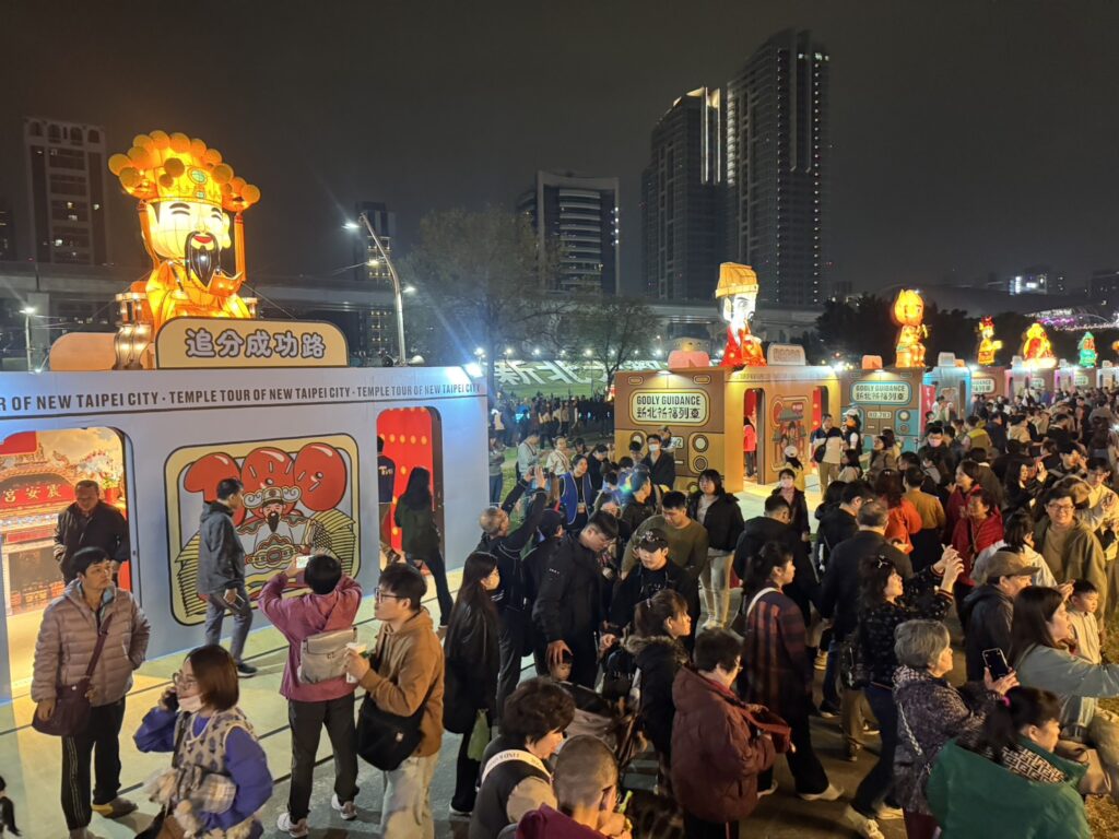 祈福列車強勢回歸新北燈會，吸引滿滿賞燈祈福人潮