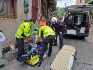 六旬老婦遛狗摔傷頭 基警暖心即刻救援送醫 4 1772336988218