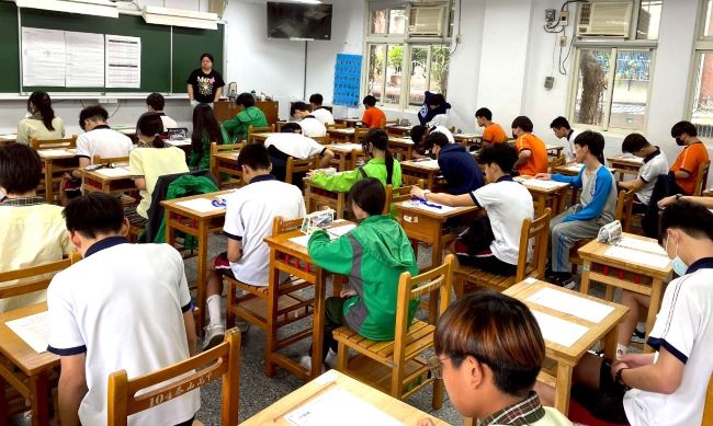 《圖說》113年板橋高中考場特殊試場學生應試。〈教育局提供〉