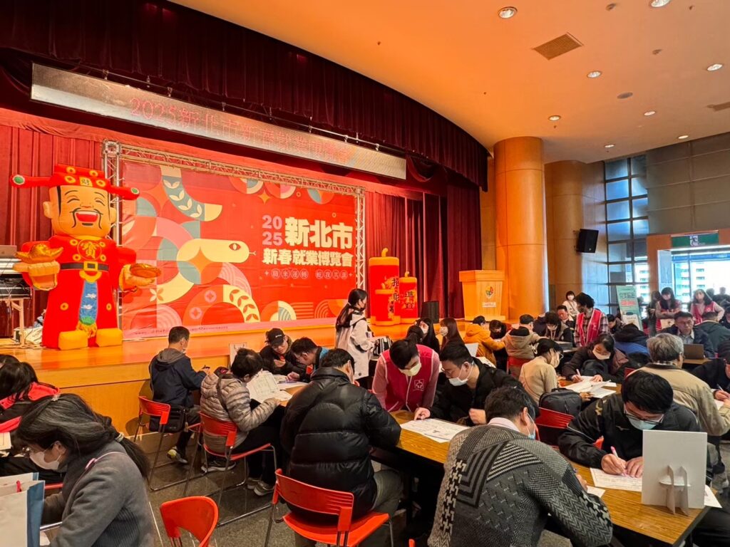 年後轉職照過來 新北市新春就博會54家廠商逾1500職缺攬才 2 新春就博會提供年後轉職者媒合平台