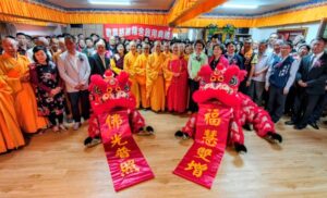 《圖說》歡喜慈善精舍啟用典禮祥獅獻瑞呈獻「佛光普照、福慧雙增。」。〈主辦單位提供〉