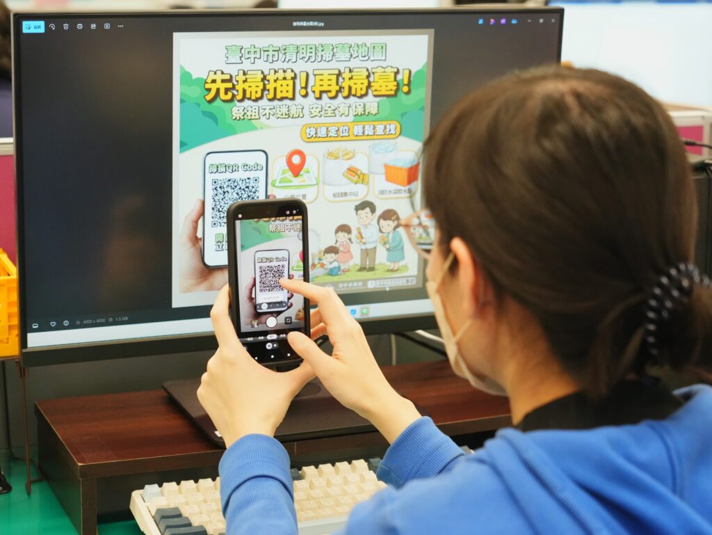 民眾掃描台中市清明掃墓地圖專屬qr code 可提前規劃路線 0