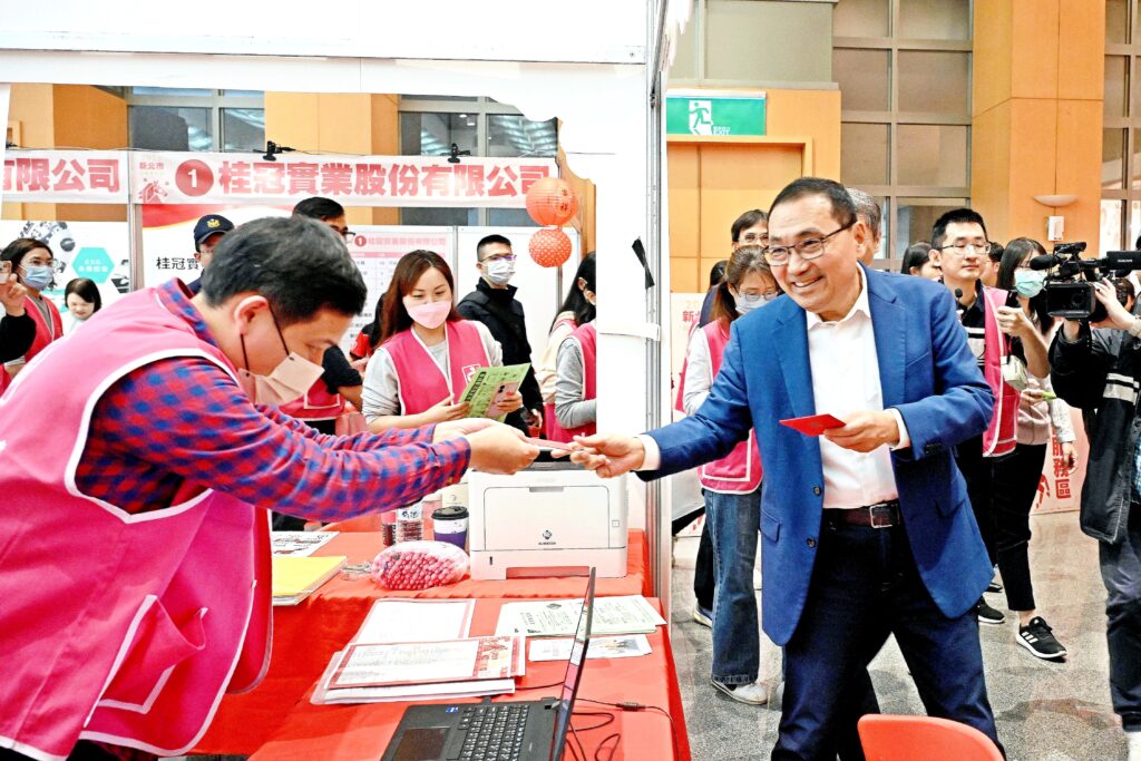 2026新北新春就業博覽會登場 侯友宜祝福民眾馬力全開 求職順利 2 本次就業博覽會釋出超過1500工作機會