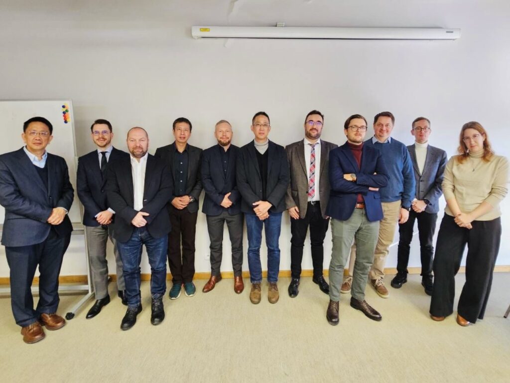 圖說一，東海大學陸研中心學術訪團結束波蘭、立陶宛與拉脫維亞的訪問行程，帶回第一