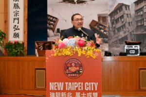 《圖說》市長侯友宜表示,防災士達成2萬人培訓目標,代表防災意識深植社區,讓「自助、互助、公助」的防災精神落實於日常生活之中。〈消防局提供〉