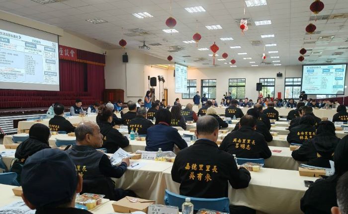 《圖說》市府團隊與里長於會中針對各項市政議題進行深度交流與討論，致力解決市民大小問題。〈民政局提供〉​