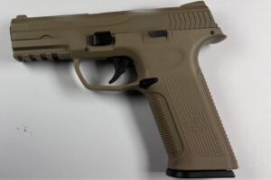 店家報案稱男子有詭 萬華警到場查扣空氣槍 3 MEITU 20260308 144709434