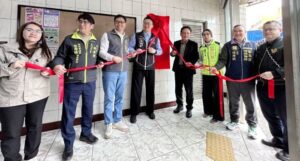 《圖說》瑞芳區文化健康站揭牌儀式，左三瑞芳區長楊勝閔，左四原民局主任秘書吳國譽，右四原民會主任委員曾智勇 Ljaucu‧Zingrur。〈原民局提供〉