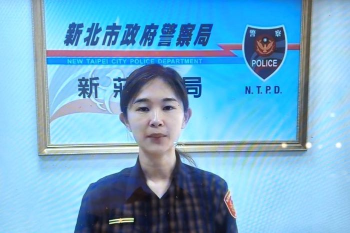 《圖說》光華派出所副所長蘇筱婷說明案由表示，全案除依法舉發外，並已朝公共危險罪方向偵辦，以維護道路交通安全與社會秩序。〈新莊分局提供〉