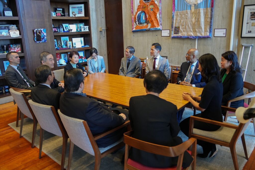 盧秀燕拜會波士頓市長吳弭 從台灣淵源到市政深度交流 5 盧市長會晤吳市長談論交通與住宅市政